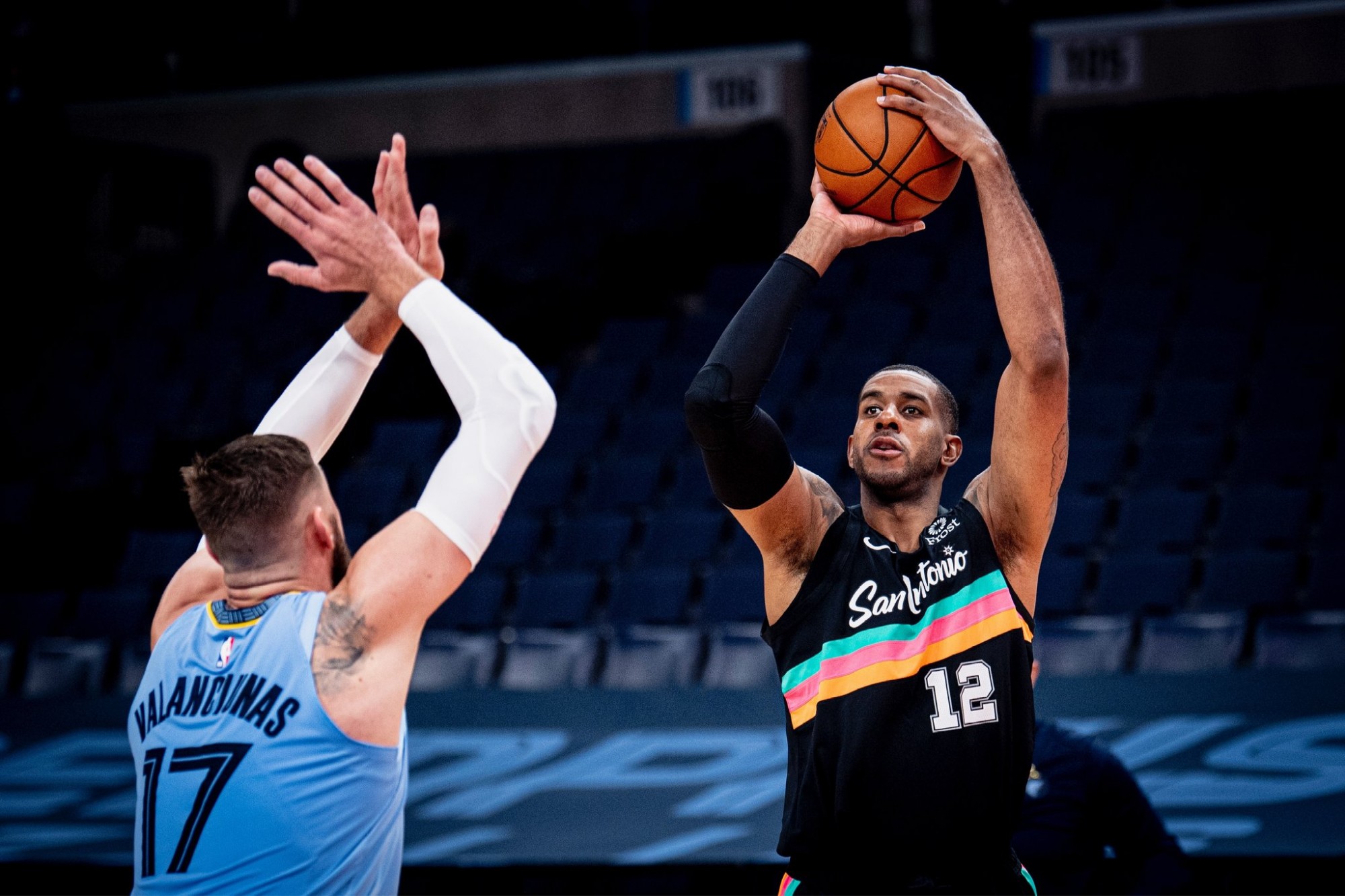 轻人树立了 轻人树立了