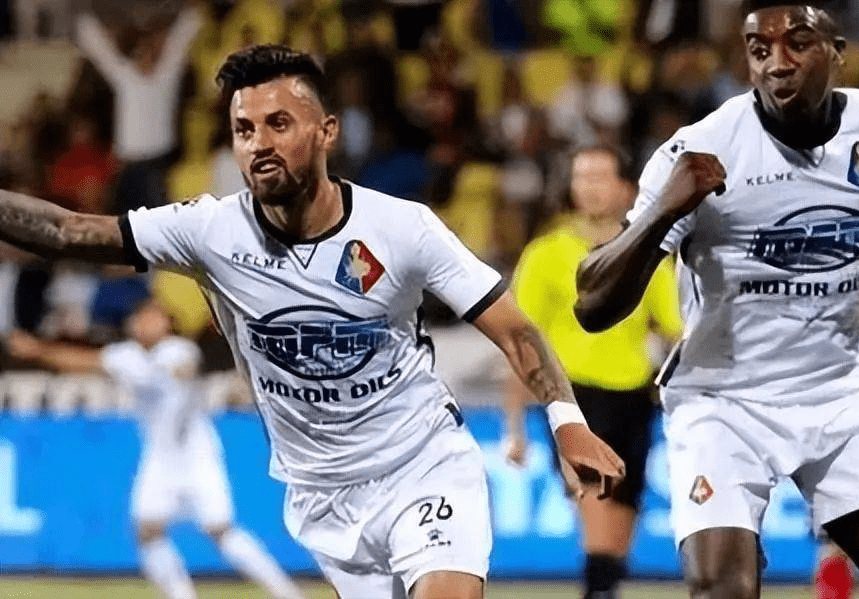 仅在赛场竞 仅在赛场竞