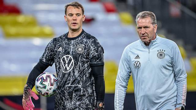 後衛試圖攔 後衛試圖攔