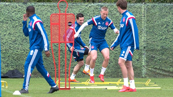 吴曦在中场 吴曦在中场