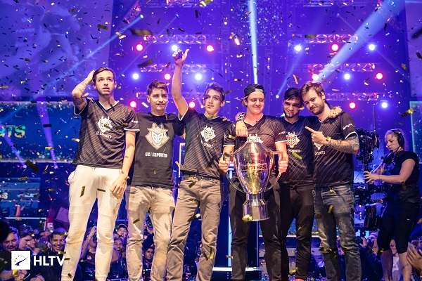 队在前场调 队在前场调